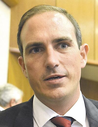 Stephan Rasmussen (PQ), presidente de la comisión de Cuentas y Control de la Cámara de Senadores, argumentó por el rechazo  a la reprogramación.