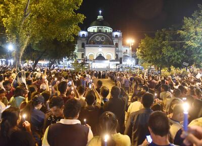 gortiz
    Pobladores de los más diversos rincones del país e incluso desde el exterior seguían llegando para participar de la celebración litúrgica central en Caacupé, a las 6:00, que estará presidida por monseñor Ricardo Valenzuela y concelebrada por los obispos y el clero católico. Se pedirá rectificar rumbos en el país para superar la inequidad que impide el logro de mejorías.