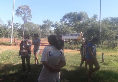 Vecinos de la compañía Rosado Guasu de Ypané protestan contra la intención del intendente de construir un camposanto.