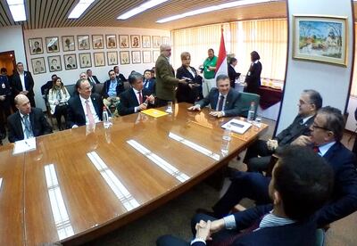 La Mesa Energética Nacional analizó ayer en la ANDE el tema de la sincronización e interconexión de las fuentes de energía: Itaipú, Yacyretá y Acaray.