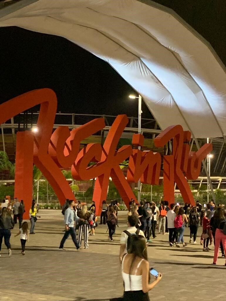 Muchas personas se acercan anticipadamente para conocer los escenarios de Rock in Río.