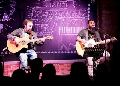 Martín Morales y Piti Fernández en concierto, en Sacramento.