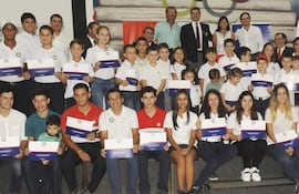 golfistas-que-recibieron-distinciones-de-parte-de-la-apg--120824000000-1663440.jpg