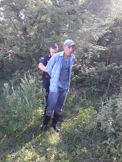 El hombre fue detenido cuando faenaba el animal.