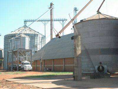 La empresa debe disponer de áreas adecuadas para recepción, producción, almacenamiento de materia prima.