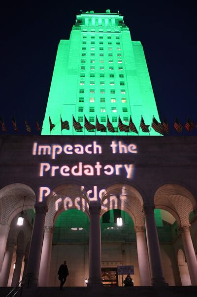 Manifestantes a favor del juicio político a Trump en Time Square