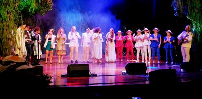 Al compás de “Bravo Paraguay” se dio el cierre del concierto, con todos los invitados en escena.