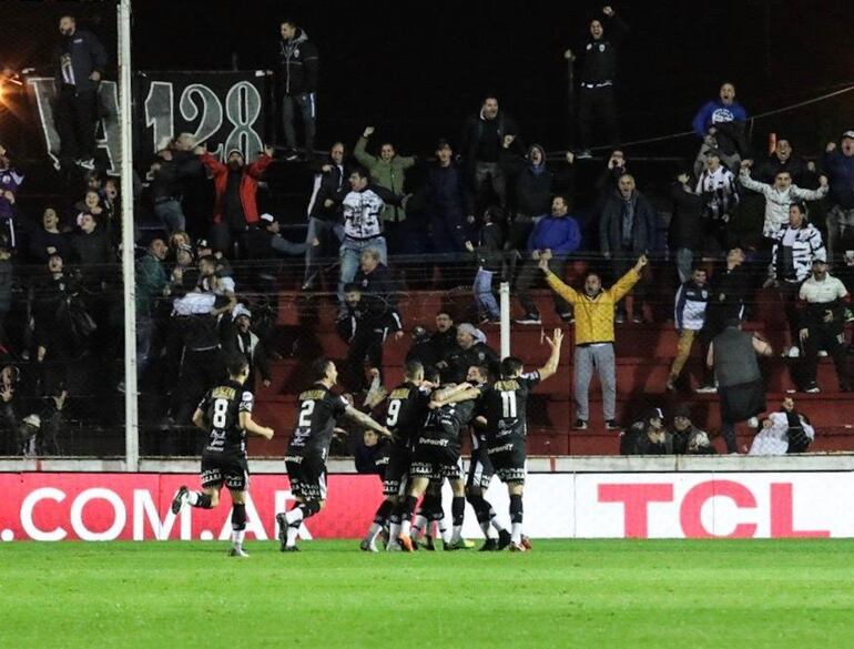 Estudiantes de Buenos Aires, Colón de Santa Fe.
