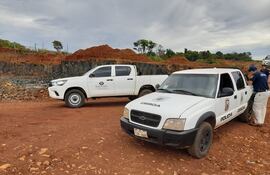 La comitiva fiscal-policial allanó este martes las canteras ilegales en Presidente Franco.