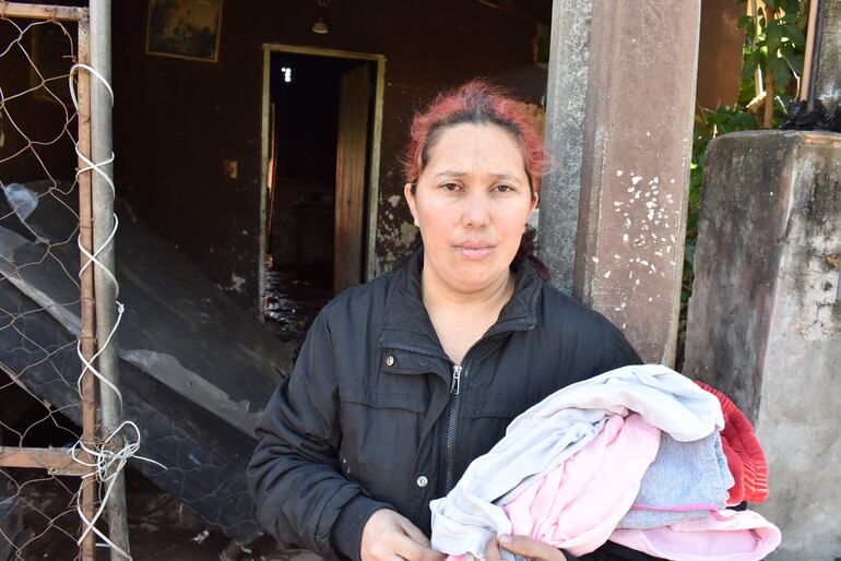 Shirley Centurión y sus hijos quedaron con las ropas que tenían puestas.