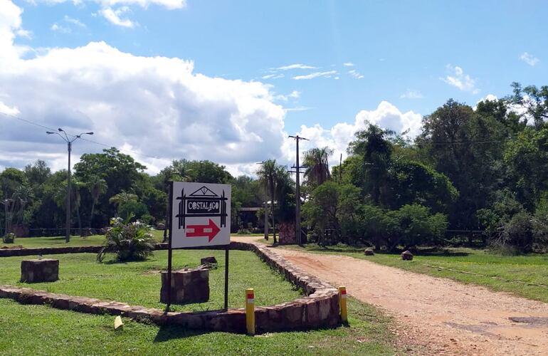 Acceso al barrio cerrado Costa Lago donde el imputado jefe departamental de Central debe cumplir su arresto domiciliario. Está a unos 5 kilómetros de la oficina de la gobernación.