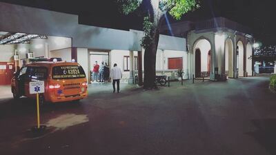 Los bomberos llevaron a María Cáceres al Centro Médico Guaireño de Villarrica.