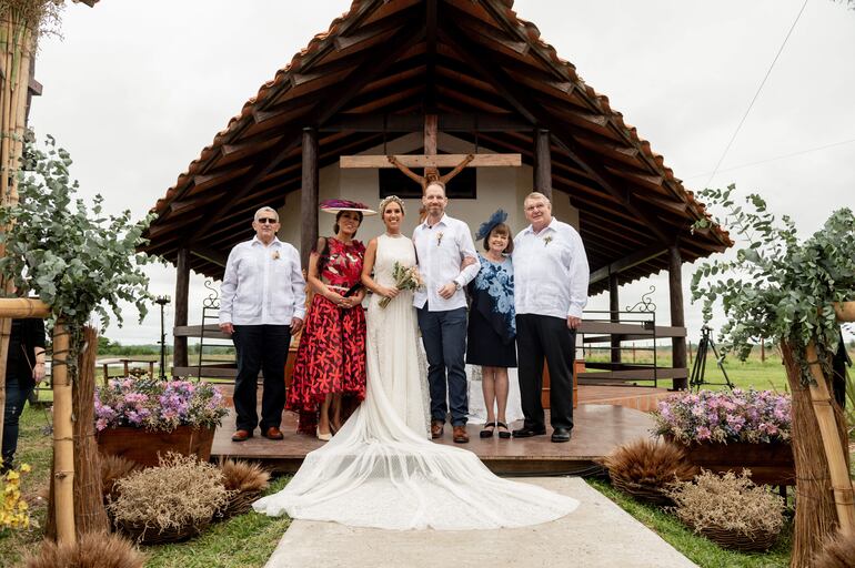 Los novios fueron apadrinados por sus padres Javier Zavala y Sheila Abed; Marinell y Gary Neuhaus.