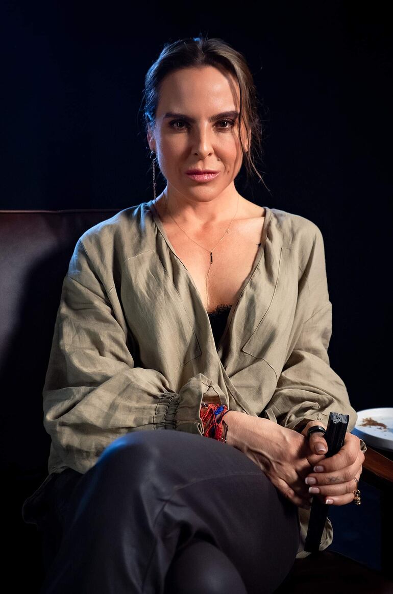 La actriz mexicana Kate del Castillo. Si algo ha buscado la actriz mexicana Kate del Castillo ha sido diversificar su trabajo, por eso, ahora que tiene el poder de producir historias, lo hace todo bajo la consigna de borrar la categorización de "lo latino" en la industria, pues cuenta en entrevista con Efe que lo importante es "hacer buenas historias".