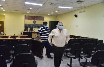 Óscar González Daher se retira de tribunales, tras la suspensión del inicio del juicio.