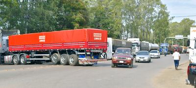 Media calzada de la Ruta PY08 está bloqueada y los manifestantes anuncian que endurecerán la medida esta semana.