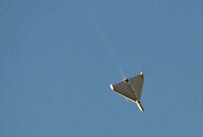 Un dron vuela sobre Kiev, Ucrania, durante un ataque el pasado lunes.