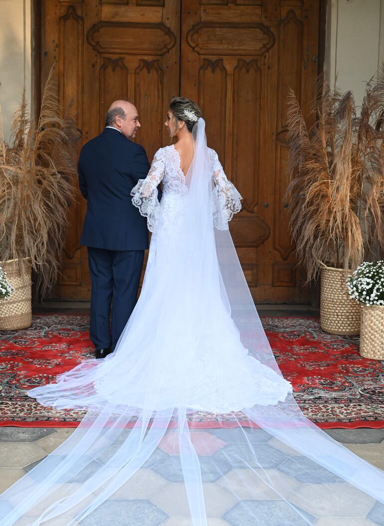 Minutos antes de ingresar a la iglesia.