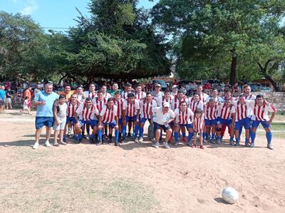 El equipo de Sport Fátima, campeón del torneo Senior de Bella Vista.