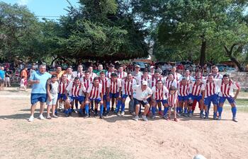 El equipo de Sport Fátima, campeón del torneo Senior de Bella Vista.