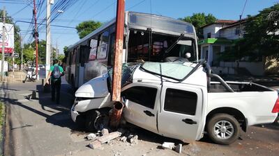 El choque ocurrió cerca de las 8:00 de este sábado.