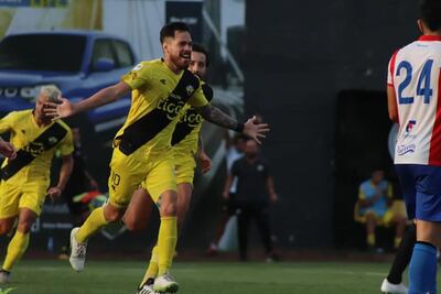 Blas Ricardo González marcó un doblete en el triunfo de ayer del puntero, Deportivo Recoleta sobre Presidente Hayes. (Foto: APF)