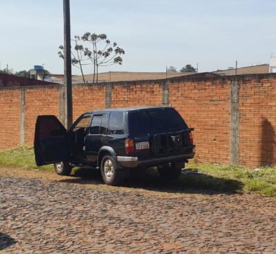 El vehículo fue abandonado con el motor en marcha.