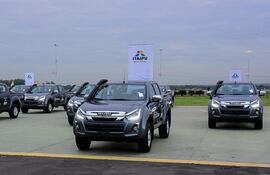 Camionetas donadas por Itaipú para la distribución de vacunas contra el COVID-19.