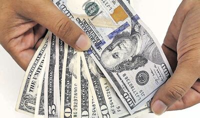 Inciden en cotización, el menor ingreso e incertidumbre local.