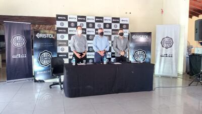 Brunotte (c), presidente de Olimpia.