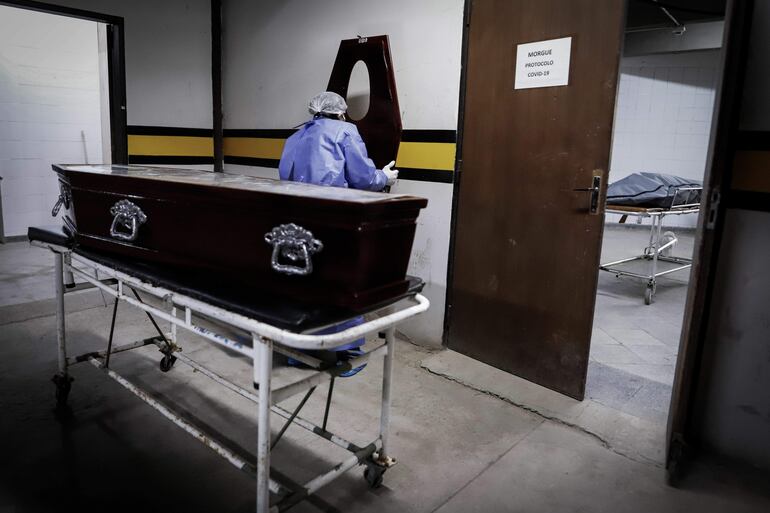 Los trabajadores abocados a servicios esenciales como saluda, funerarias, farmacias y otros deben percibir pago del 100% por feriado trabajado, según disposiciones del Código Laboral