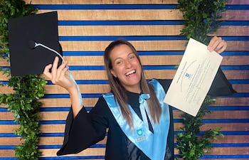 ¡Inmensamante feliz! Así se mostró Paola Ferrari tras recibir su título de Licenciada en Administración de Empresas.