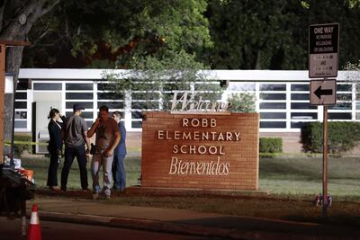 La Policía de Texas (EE.UU.) admitió este viernes que fue un error no entrar antes y por la fuerza al aula en que se encontraba el atacante de la escuela en que murieron 19 niños y dos maestras el pasado martes, a la que los agentes tardaron en torno a una hora en acceder.