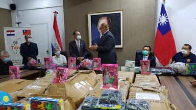 El acto de entrega de los juguetes se realizó en la Gobernación del Alto Paraná.