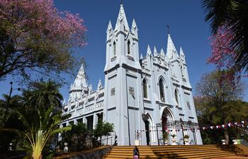 San Lorenzo está de fiesta patronal. Su Catedral de estilo gótico es uno de sus atractivos.