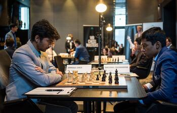 Dusseldorf 2023 R2 Gukesh vs Praggnanandhaa (Foto Lennart Ootes, WR Chess Masters).