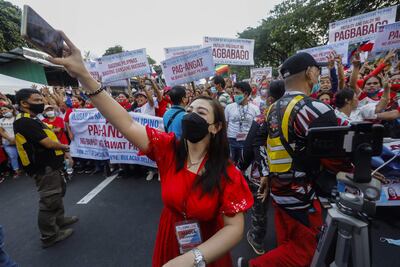El expresidente de Filipinas Fidel Ramos, una de las figuras clave en la vuelta de la democracia al país y a la caída del dictador Ferdinand Marcos, falleció este domingo a los 94 años de edad por complicaciones ligadas a la covid-19, informaron sus familiares a medios locales.
