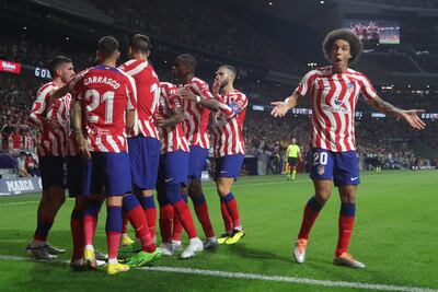 Los jugadores del Atlético de Madrid celebran uno de los goles, durante el partido de la quinta jornada de Liga en Primera División que Atlético de Madrid y Celta de Vigo juegan hoy sábado en el Civitas Metropolitano.