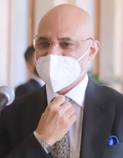 Dinesh Bhatia, embajador de la India, concurrente en Paraguay, visitó ayer al presidente Mario Abdo en Palacio de López.