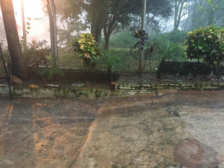 Se reportó caída de granizos en Caacupé.