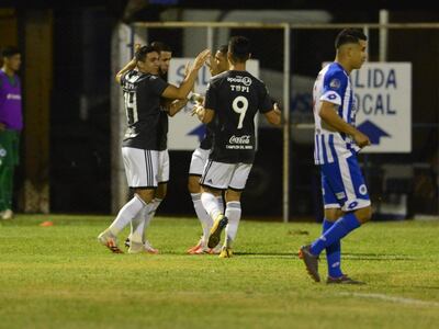 Olimpia venció 3-0 al 12 de Octubre de Itauguá en el Luis Salinas.