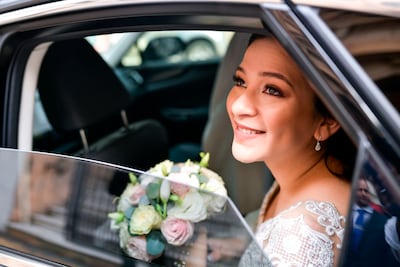 Larissa llegando a la iglesia.