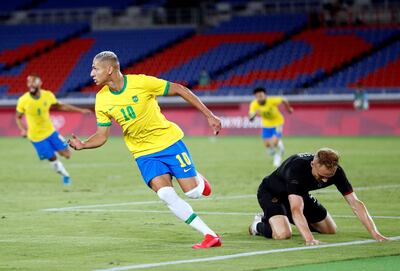 Richarlson (10) fue la figura de Brasil en su estreno y triunfo en fútbol ante Alemania (EFE).