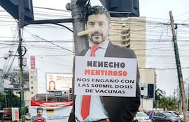 Escrache hecho al intendente Óscar Rodríguez en el mes de junio pasado sobre calles de Asunción.