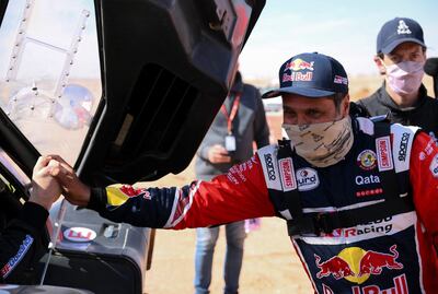 Nasser Al-Attiyah, fue penalizado con 5 minutos por no abrocharse bien el cinturón de seguridad.