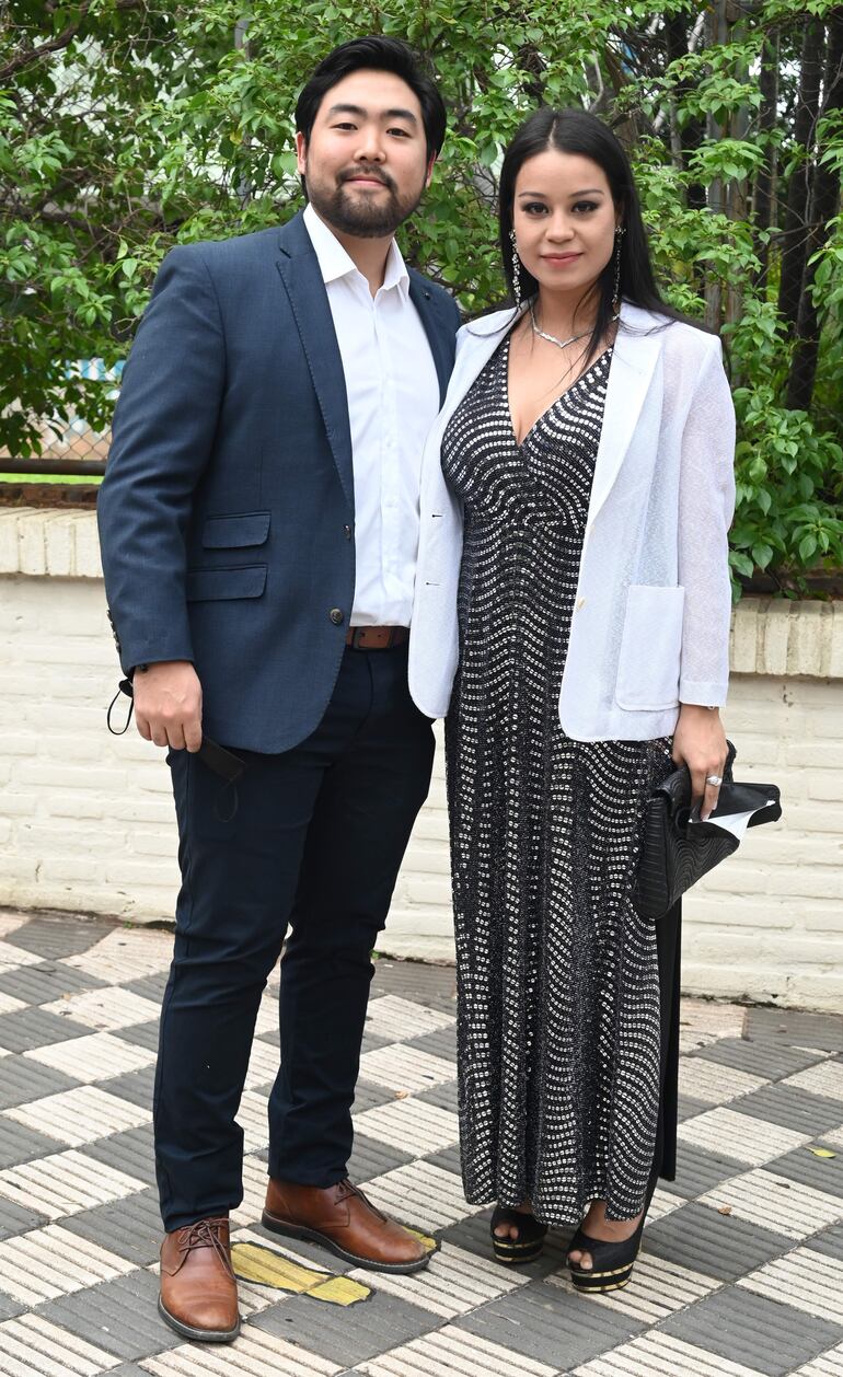 Koyi Watanabe y Emiko Regúnega.