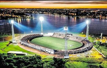 El estadio de la LEF reúne los estándares internacionales para este tipo de escenarios deportivos, pero se incumplió con habilitarla con capacidad para 30.000 espectadores, según estaba acordado.