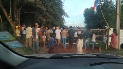 Los presuntos invasores evitaron el paso por el acceso de la propiedad por varias horas.