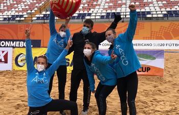 Equipo de Argentina que logró la clasificación del vóley de playa femenino a los JJOO Tokio 2020. (GENTILEZA-REDES)