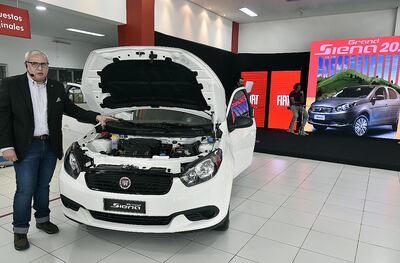 El gerente comercial, Héctor Lovera, realizó la presentación del Grand Siena de Fiat, en el local de Eurocar, empresa que lo representa.